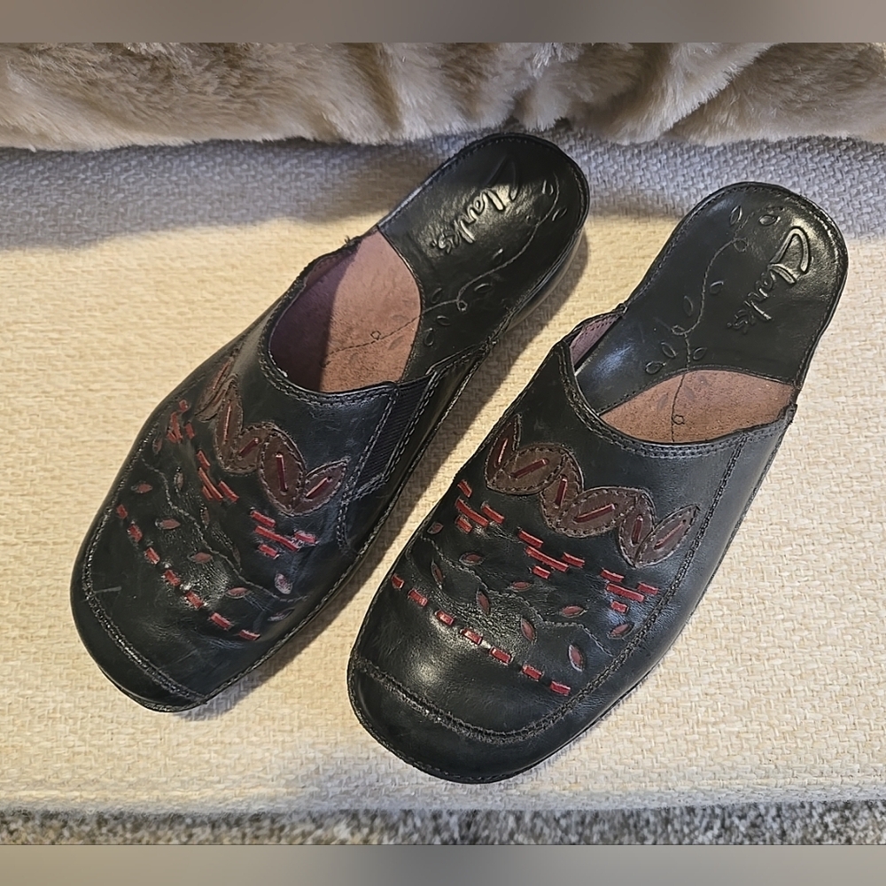 Clarks Artisan Embroidered Leather Slides Ladies Size 7